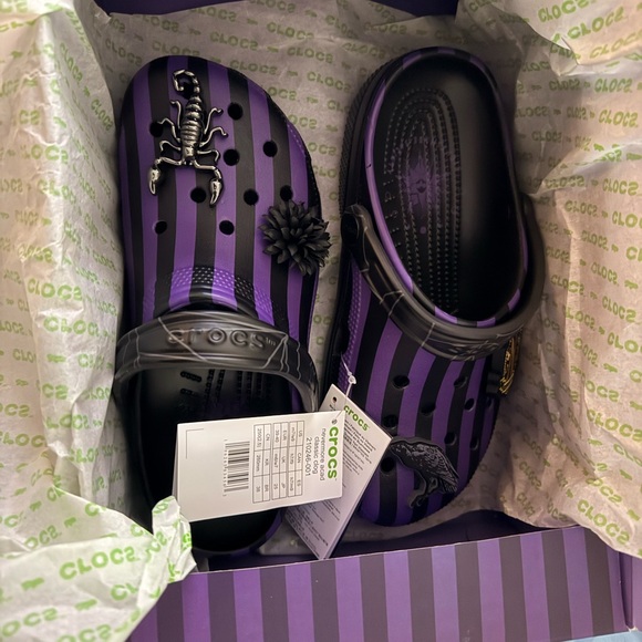 CROCS Wednesday NWT - Picture 3 of 5